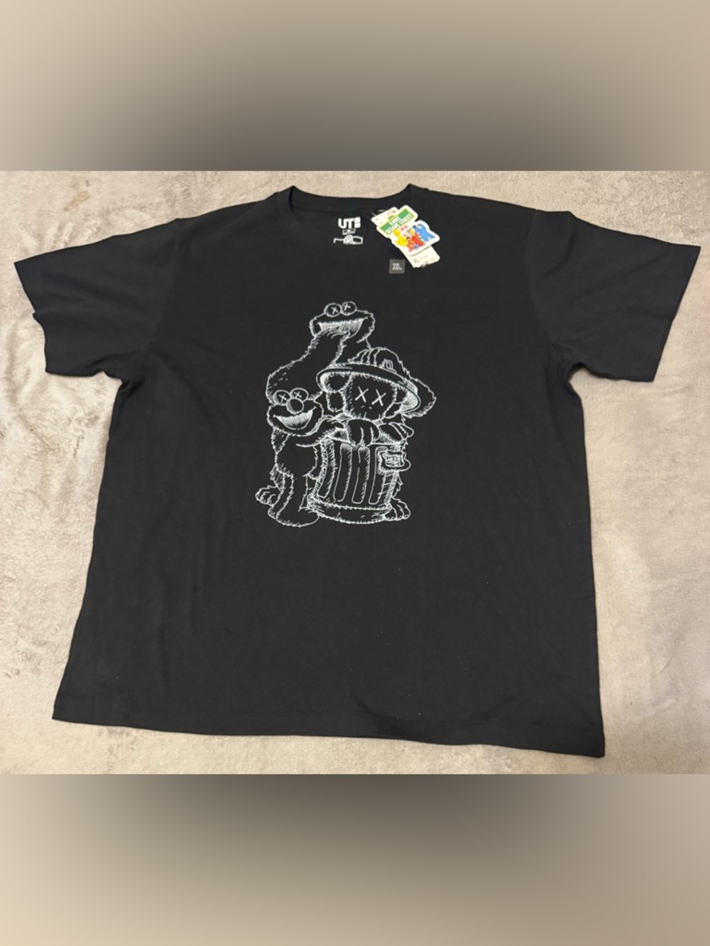 KAWS x Uniqlo x Sesame Street Companion Trash Can Outline Tee Mens Size XL
